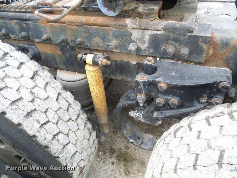 image for item DM3021 2005 Peterbilt 387  semi truck