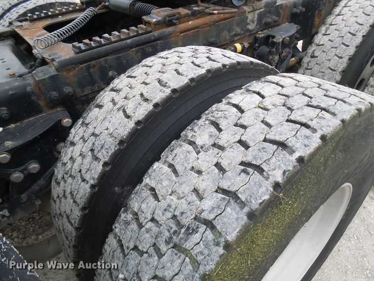 image for item DM3021 2005 Peterbilt 387  semi truck