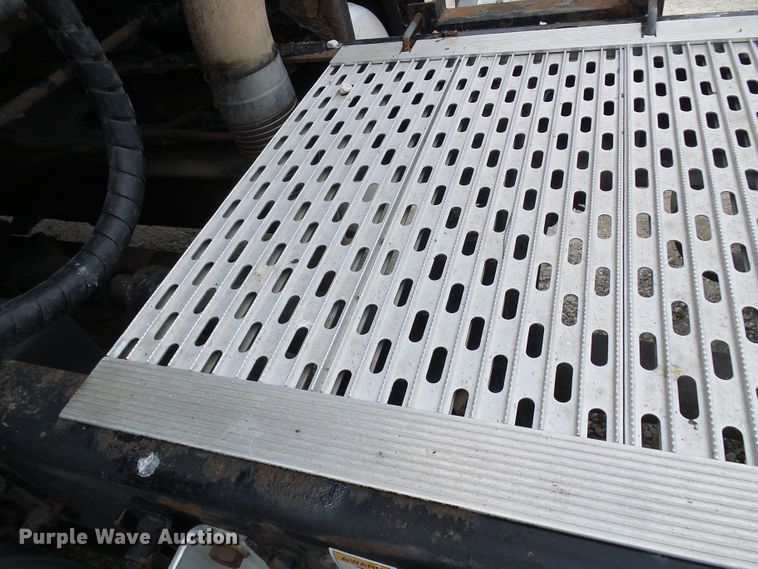 image for item DM3021 2005 Peterbilt 387  semi truck