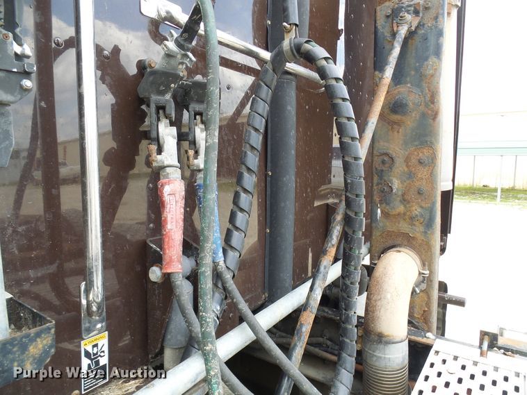 image for item DM3021 2005 Peterbilt 387  semi truck