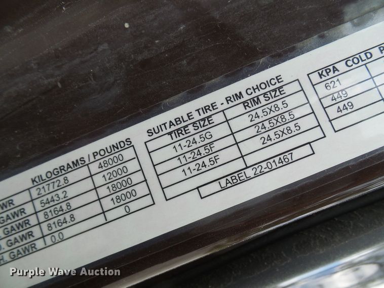 image for item DM3021 2005 Peterbilt 387  semi truck