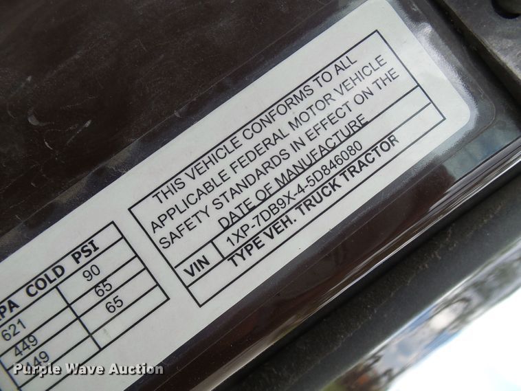 image for item DM3021 2005 Peterbilt 387  semi truck