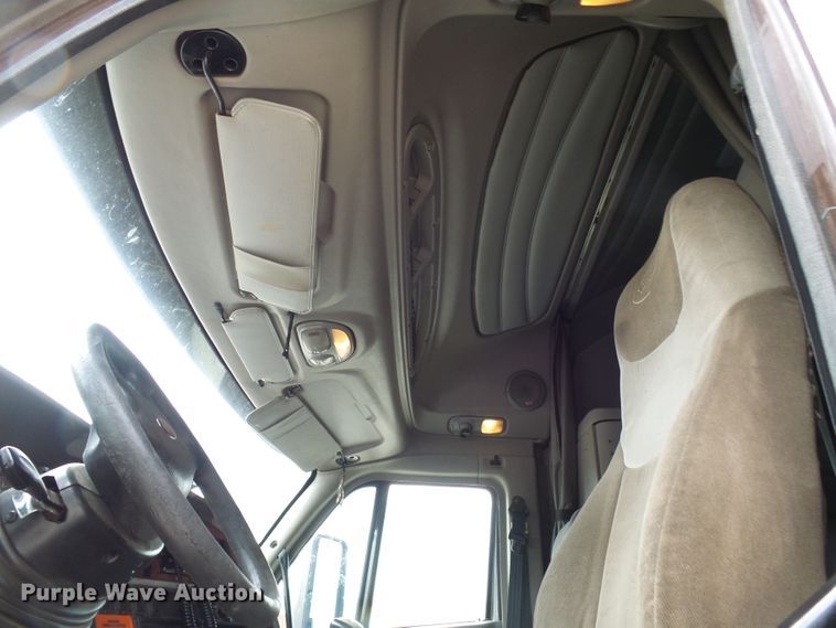 image for item DM3021 2005 Peterbilt 387  semi truck