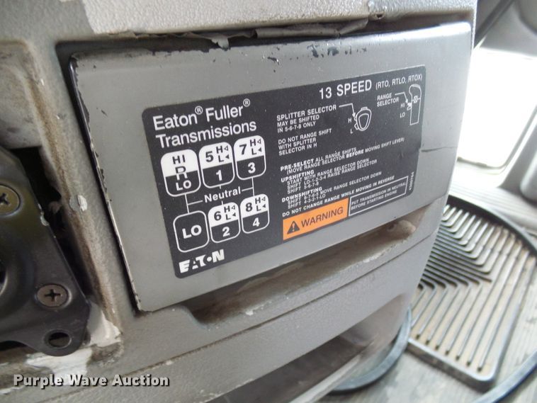 image for item DM3021 2005 Peterbilt 387  semi truck