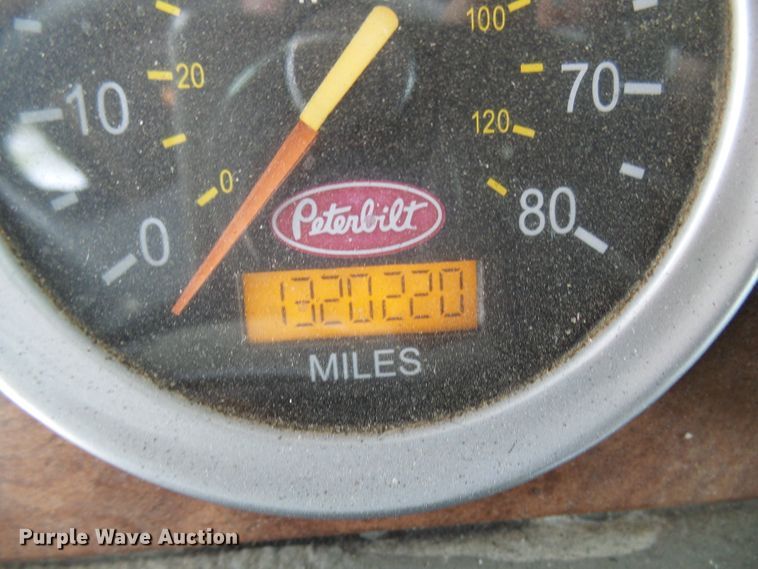 image for item DM3021 2005 Peterbilt 387  semi truck