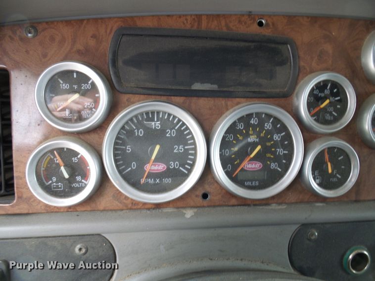 image for item DM3021 2005 Peterbilt 387  semi truck