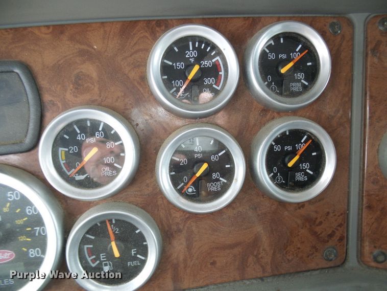 image for item DM3021 2005 Peterbilt 387  semi truck