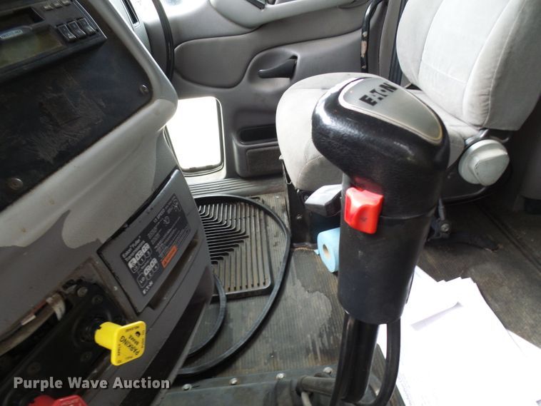 image for item DM3021 2005 Peterbilt 387  semi truck