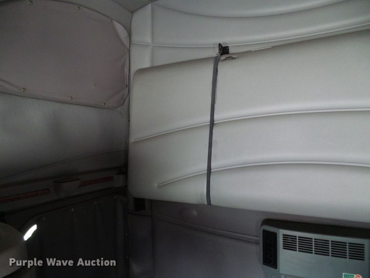 image for item DM3021 2005 Peterbilt 387  semi truck