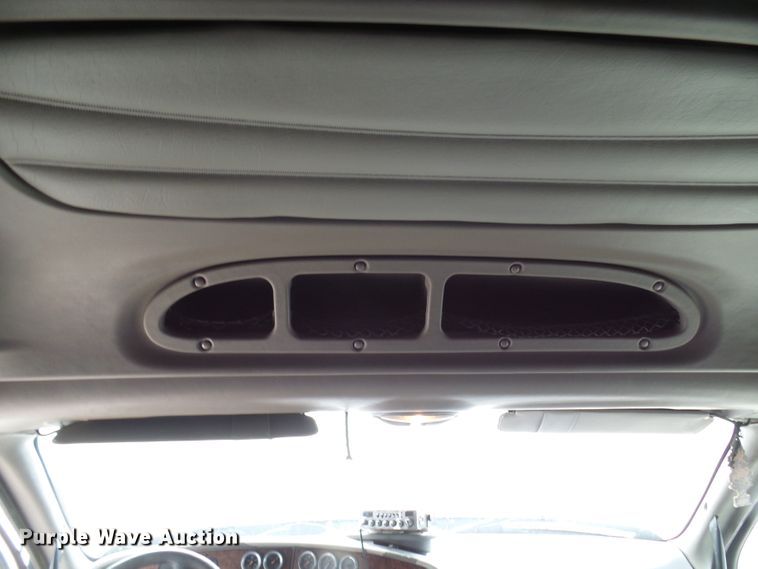 image for item DM3021 2005 Peterbilt 387  semi truck