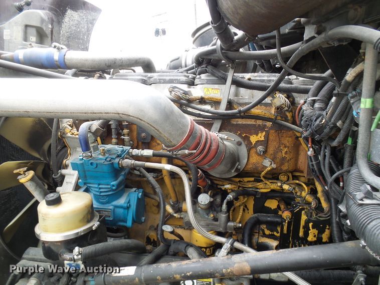 image for item DM3021 2005 Peterbilt 387  semi truck