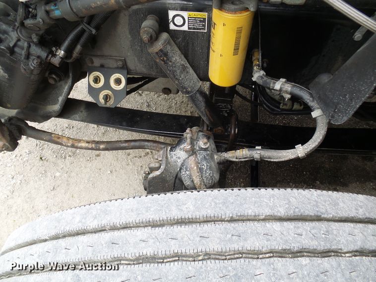 image for item DM3021 2005 Peterbilt 387  semi truck