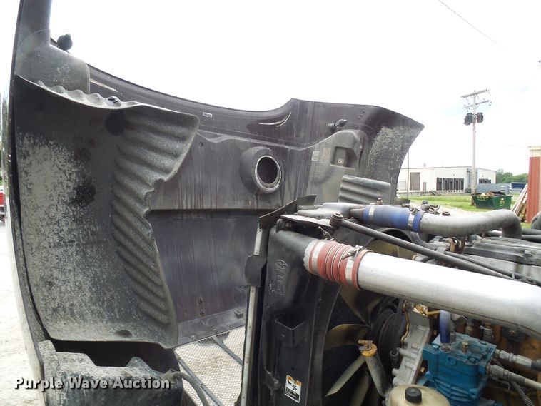 image for item DM3021 2005 Peterbilt 387  semi truck