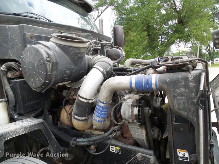 image for item DM3021 2005 Peterbilt 387  semi truck