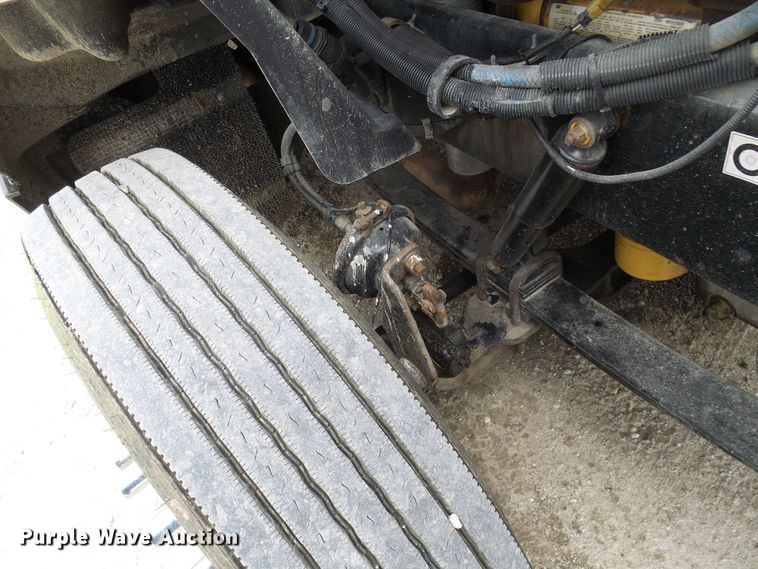 image for item DM3021 2005 Peterbilt 387  semi truck