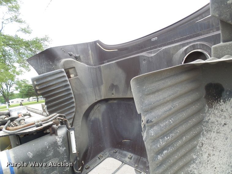 image for item DM3021 2005 Peterbilt 387  semi truck