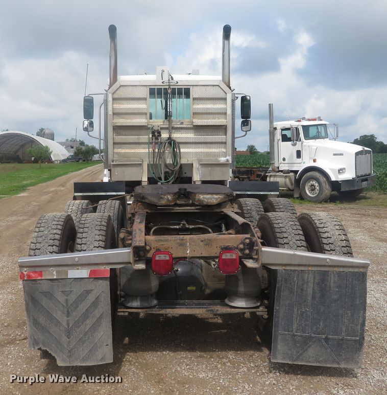 image for item DN5912 2006 Freightliner Columbia 120  semi truck