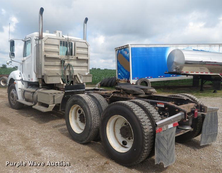 image for item DN5912 2006 Freightliner Columbia 120  semi truck