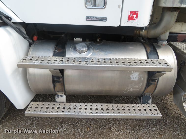 image for item DN5912 2006 Freightliner Columbia 120  semi truck