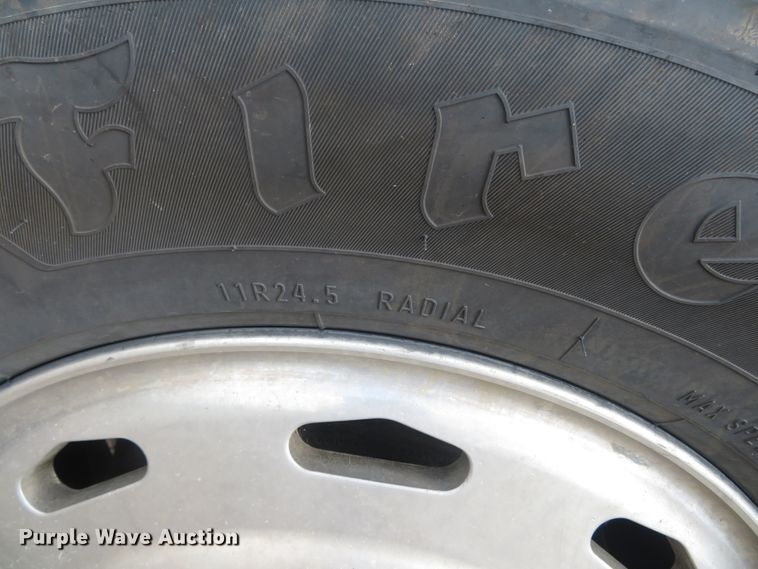 image for item DN5912 2006 Freightliner Columbia 120  semi truck