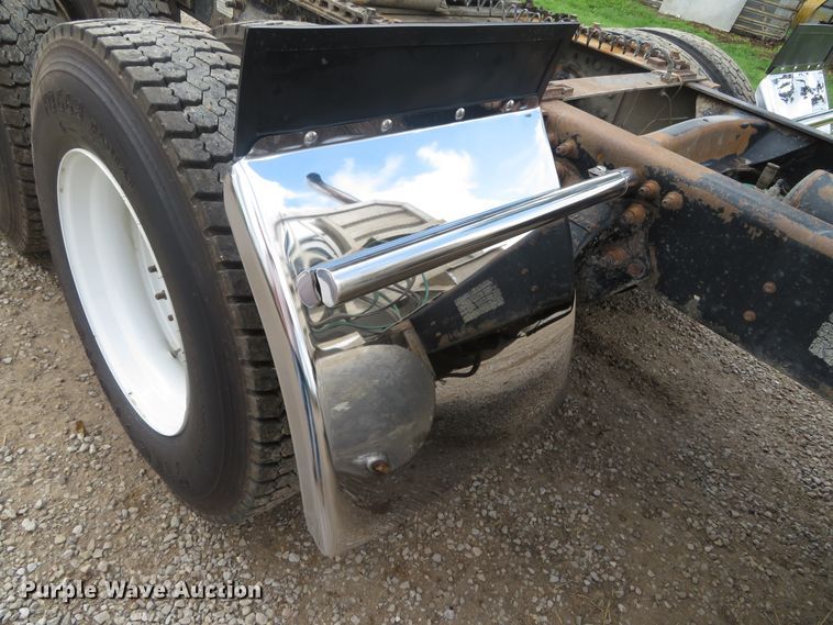 image for item DN5912 2006 Freightliner Columbia 120  semi truck