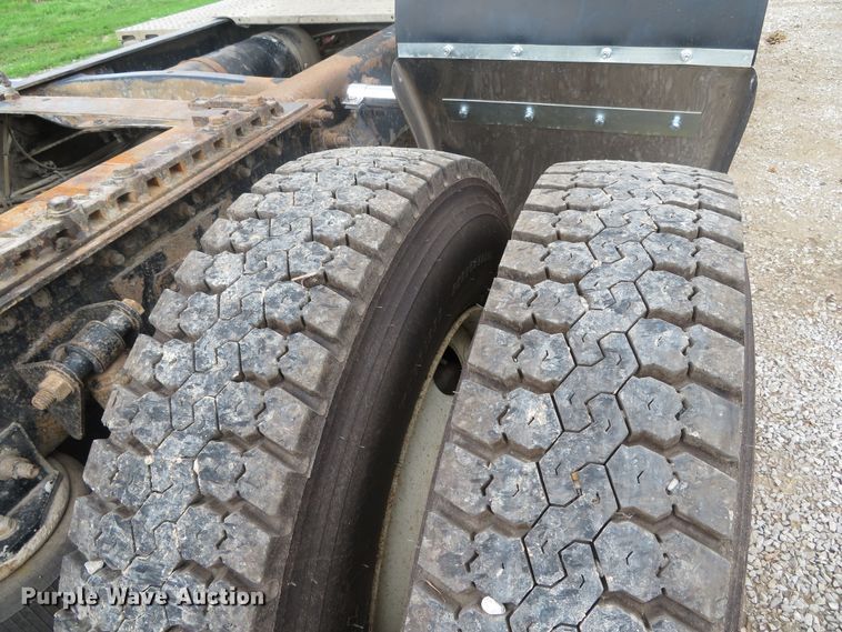 image for item DN5912 2006 Freightliner Columbia 120  semi truck