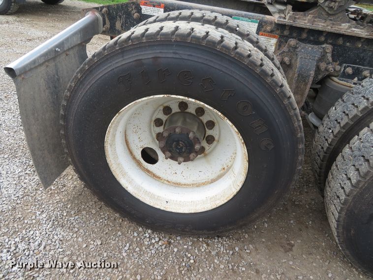 image for item DN5912 2006 Freightliner Columbia 120  semi truck