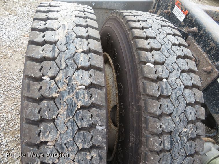 image for item DN5912 2006 Freightliner Columbia 120  semi truck