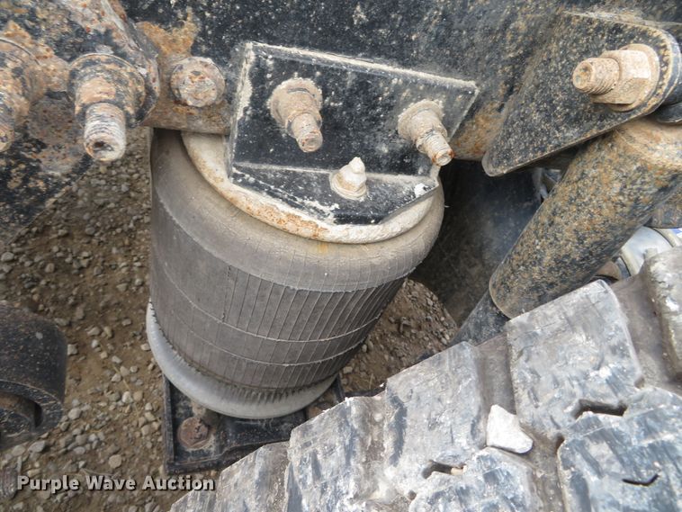 image for item DN5912 2006 Freightliner Columbia 120  semi truck