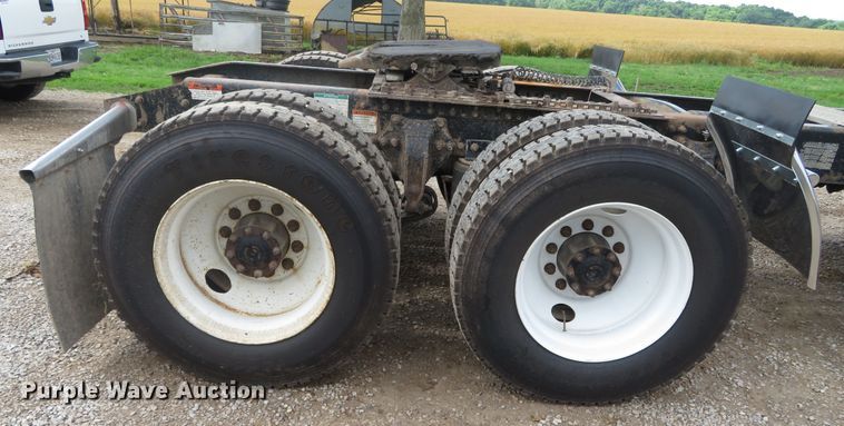 image for item DN5912 2006 Freightliner Columbia 120  semi truck