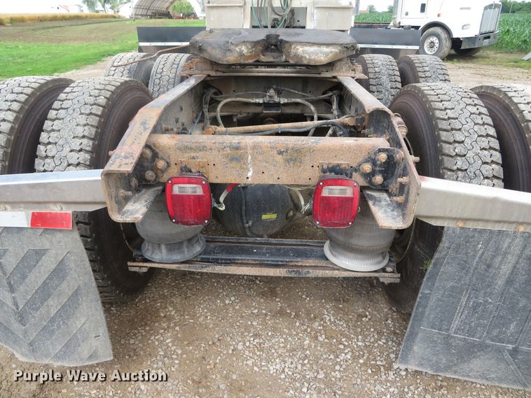 image for item DN5912 2006 Freightliner Columbia 120  semi truck