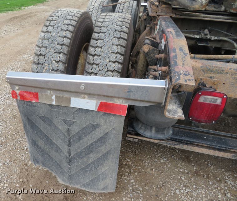 image for item DN5912 2006 Freightliner Columbia 120  semi truck