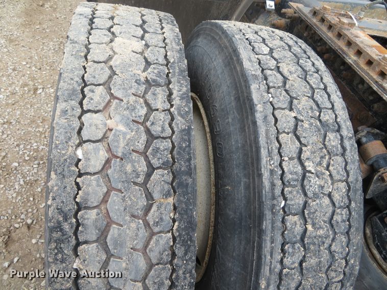 image for item DN5912 2006 Freightliner Columbia 120  semi truck