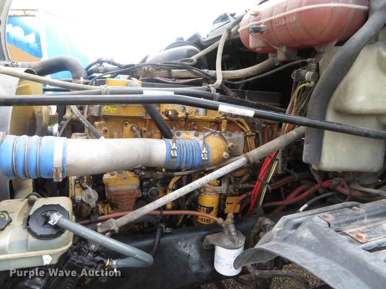 image for item DN5912 2006 Freightliner Columbia 120  semi truck