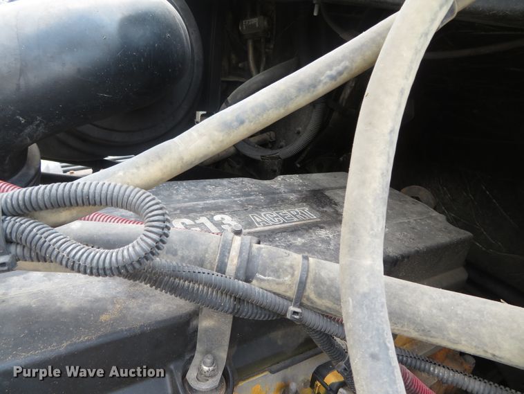 image for item DN5912 2006 Freightliner Columbia 120  semi truck