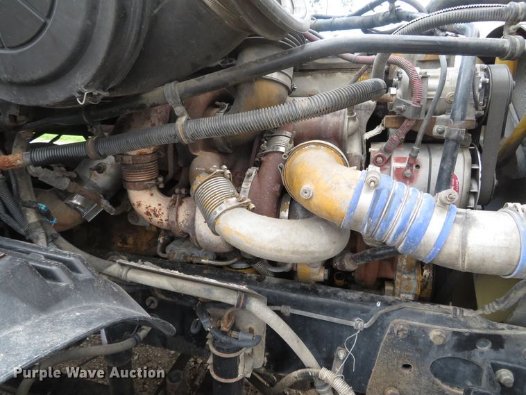 image for item DN5912 2006 Freightliner Columbia 120  semi truck