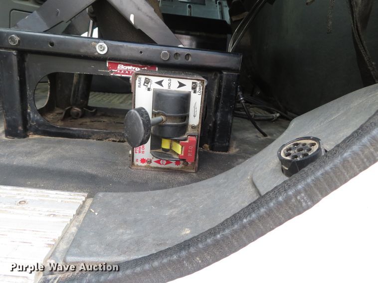 image for item DN5912 2006 Freightliner Columbia 120  semi truck