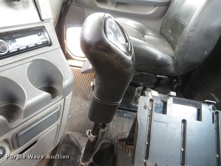 image for item DN5912 2006 Freightliner Columbia 120  semi truck