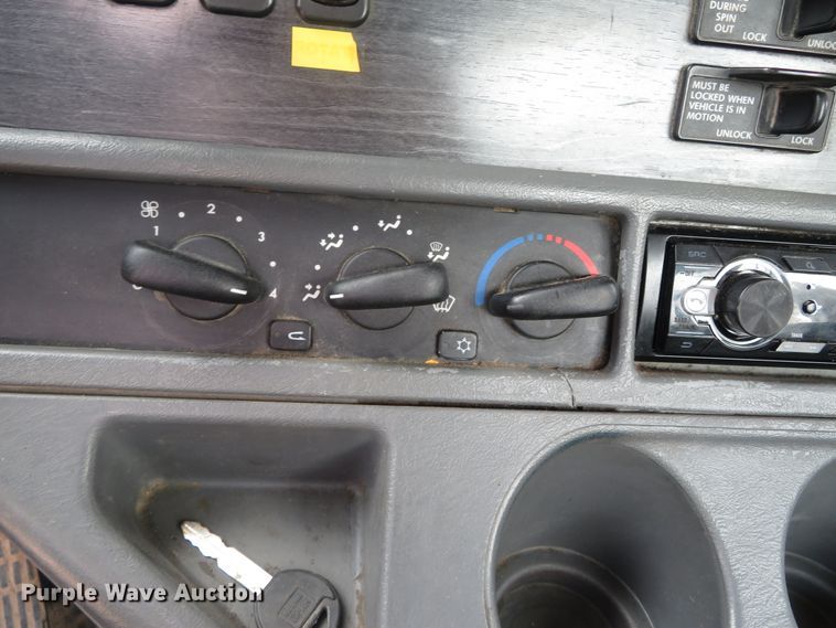 image for item DN5912 2006 Freightliner Columbia 120  semi truck