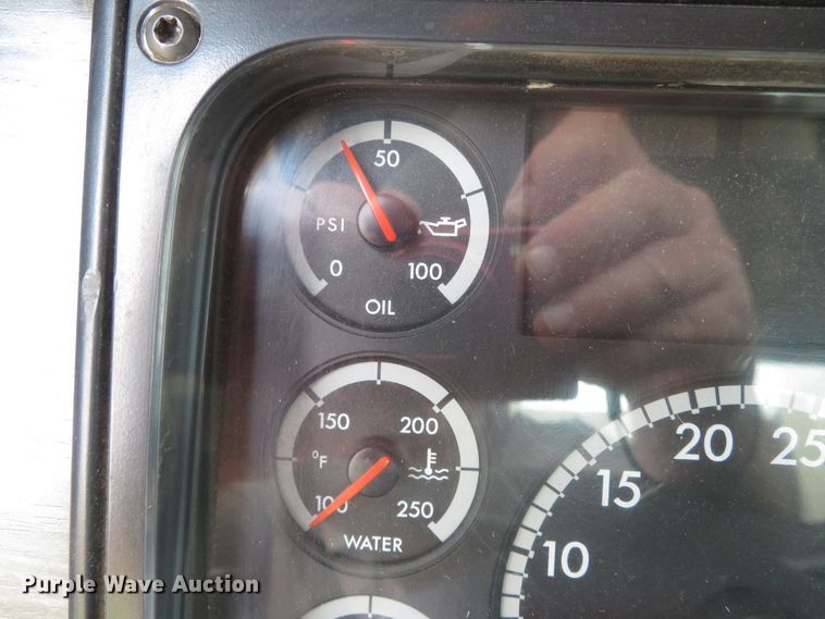 image for item DN5912 2006 Freightliner Columbia 120  semi truck