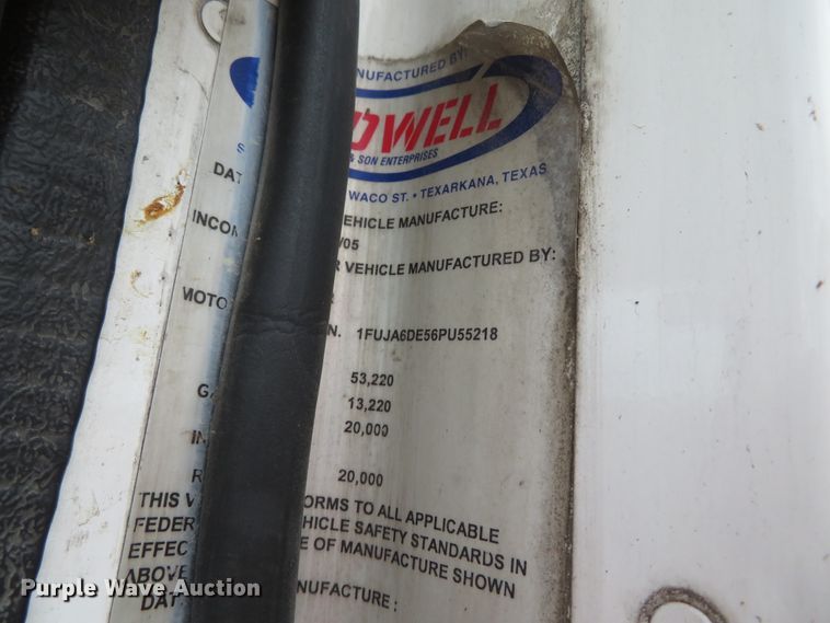 image for item DN5912 2006 Freightliner Columbia 120  semi truck