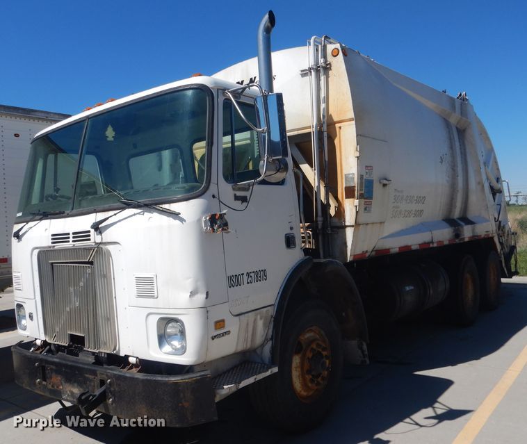 image for item FI9113 2000 Volvo Xpeditor WXR  refuse truck