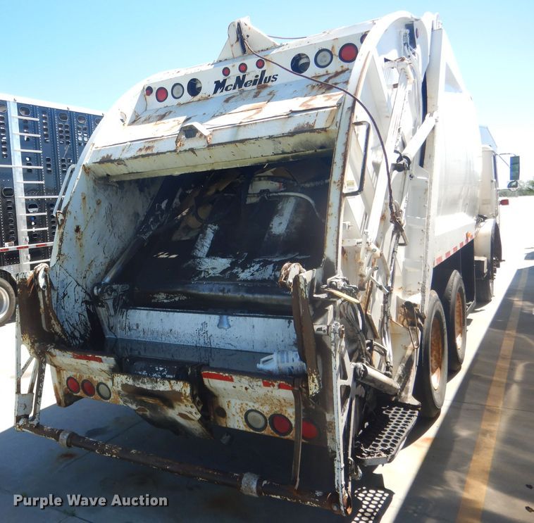 image for item FI9113 2000 Volvo Xpeditor WXR  refuse truck