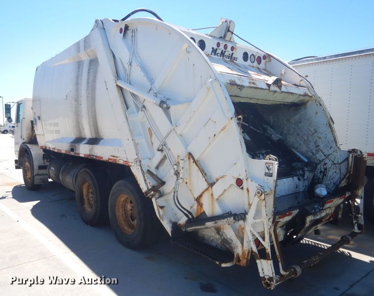 image for item FI9113 2000 Volvo Xpeditor WXR  refuse truck