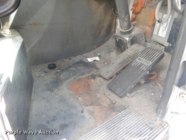 image for item FI9113 2000 Volvo Xpeditor WXR  refuse truck