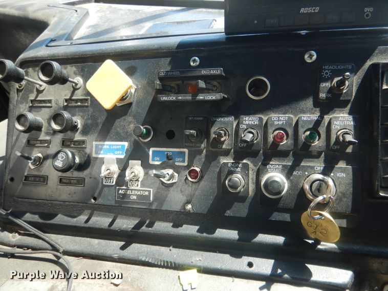 image for item FI9113 2000 Volvo Xpeditor WXR  refuse truck