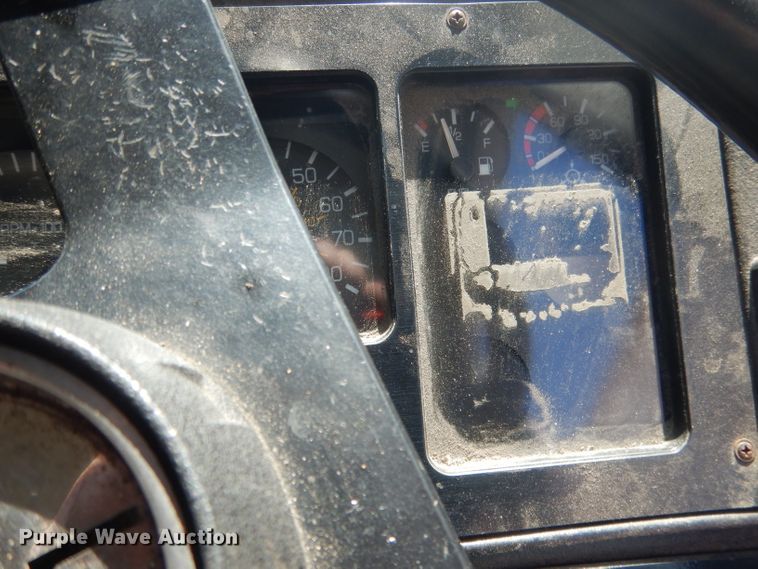 image for item FI9113 2000 Volvo Xpeditor WXR  refuse truck