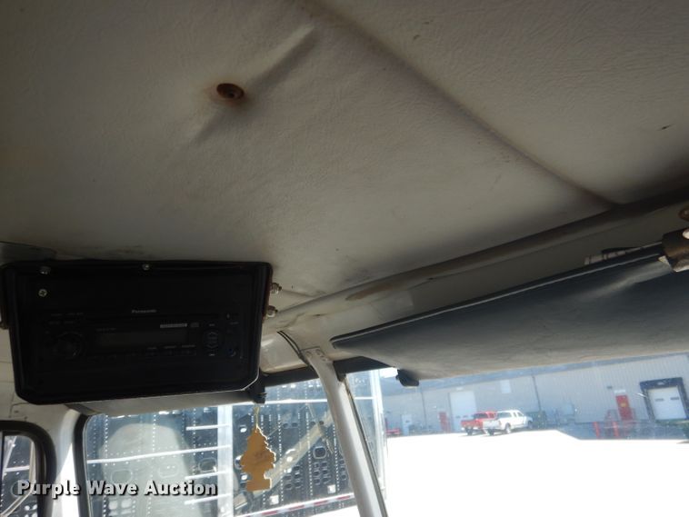 image for item FI9113 2000 Volvo Xpeditor WXR  refuse truck