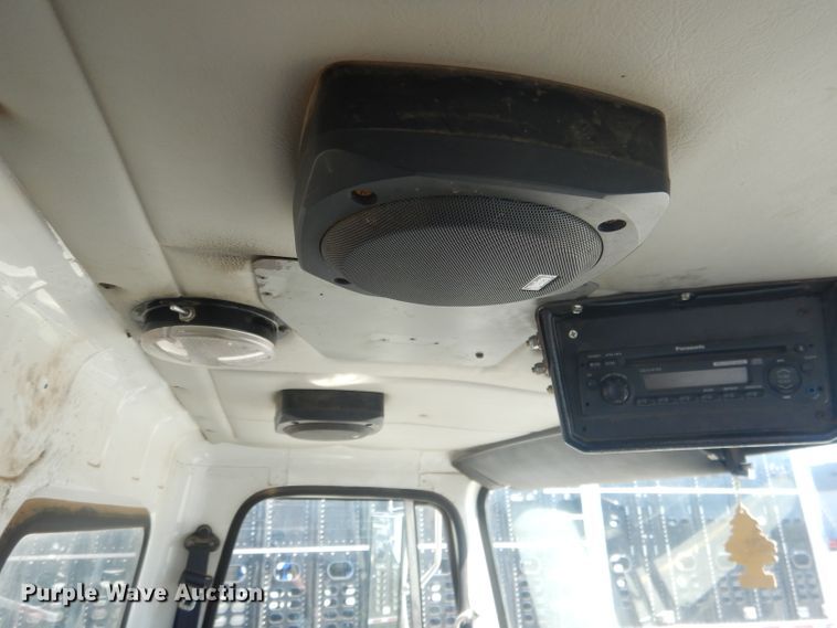 image for item FI9113 2000 Volvo Xpeditor WXR  refuse truck