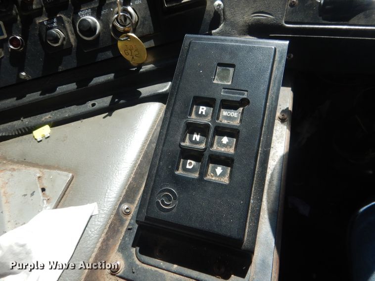 image for item FI9113 2000 Volvo Xpeditor WXR  refuse truck